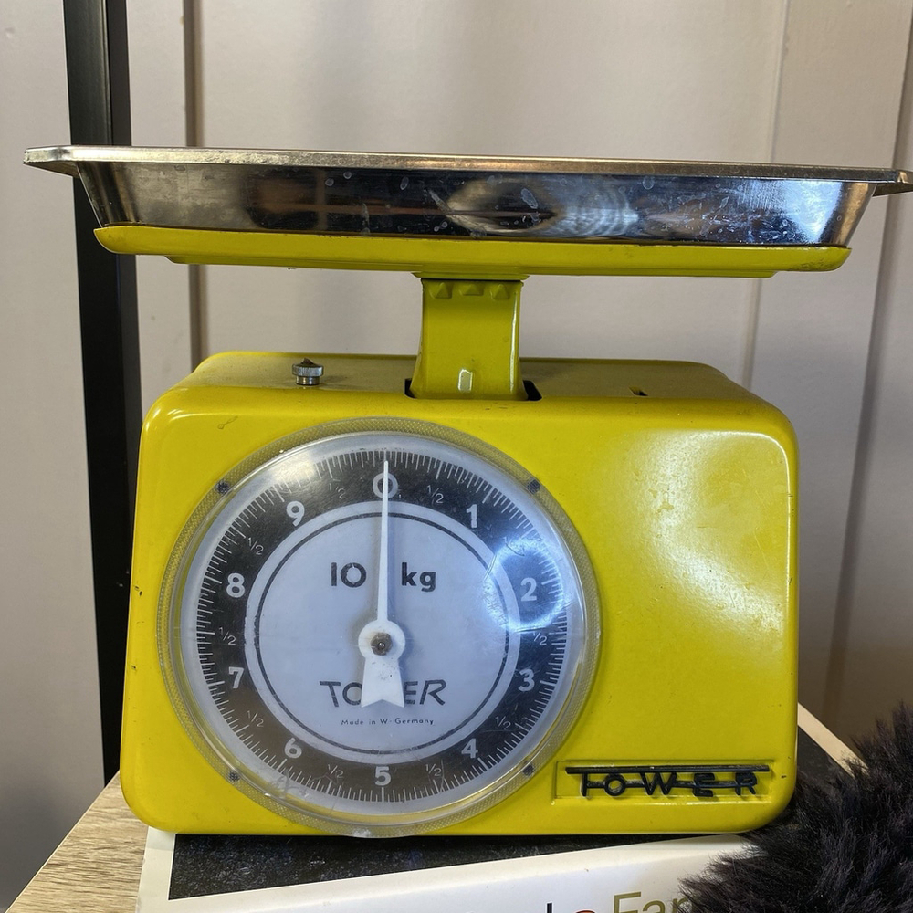 Stube Vtg Kitchen Scale 10 Kg Yellow Metal w/ Removable Tray West Germany MCM